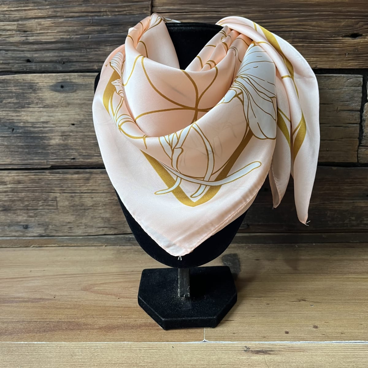 Pañuelo seda 70*70 cms rosado claro floral manzano1