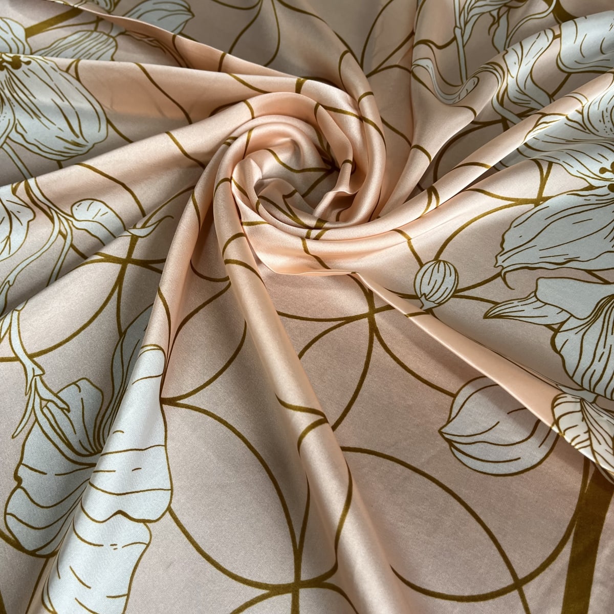 Pañuelo seda 70*70 cms rosado claro floral manzano4