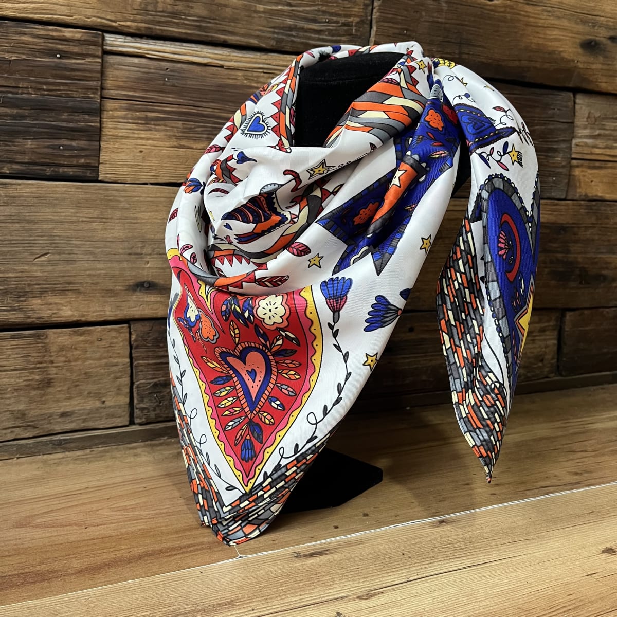 Pañuelo seda 90*90 cms corazones y aves blanco1