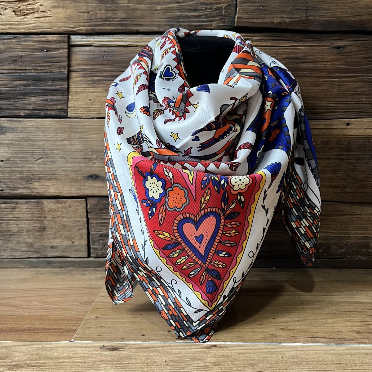 Pañuelo seda 90*90 cms corazones y aves blanco2