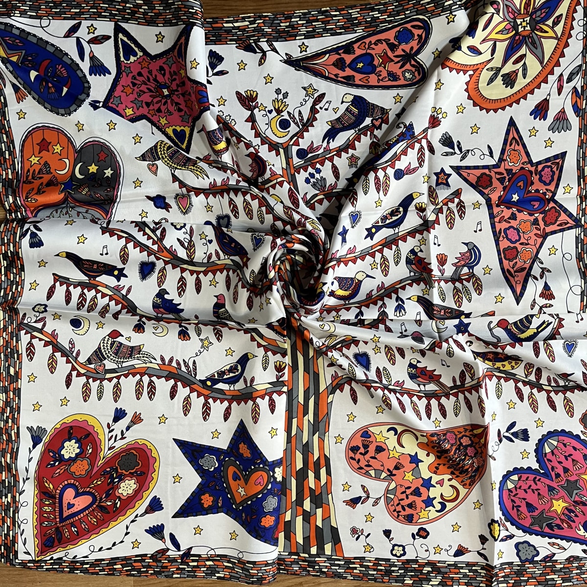 Pañuelo seda 90*90 cms corazones y aves blanco4