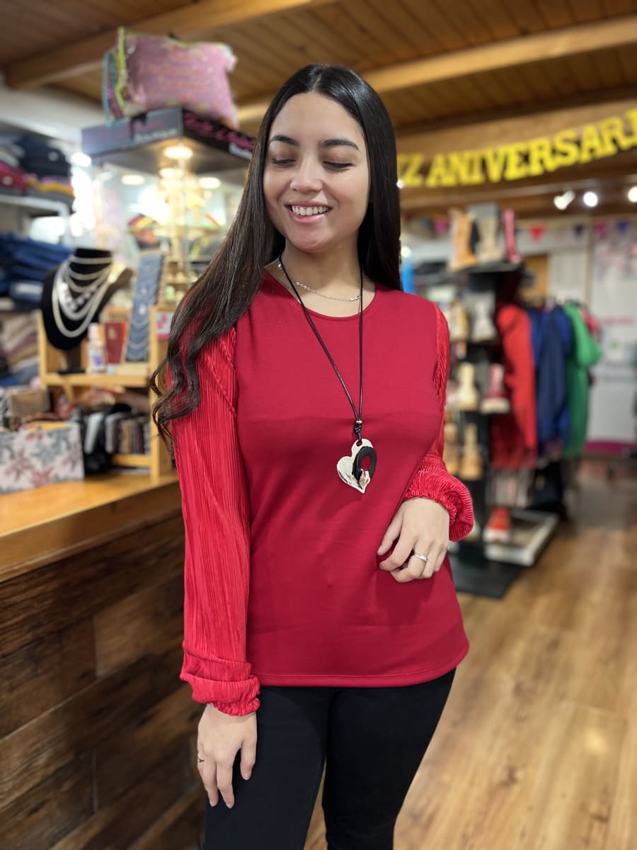 Blusa BeMoiri rojo punto Roma y mangas plisadas2