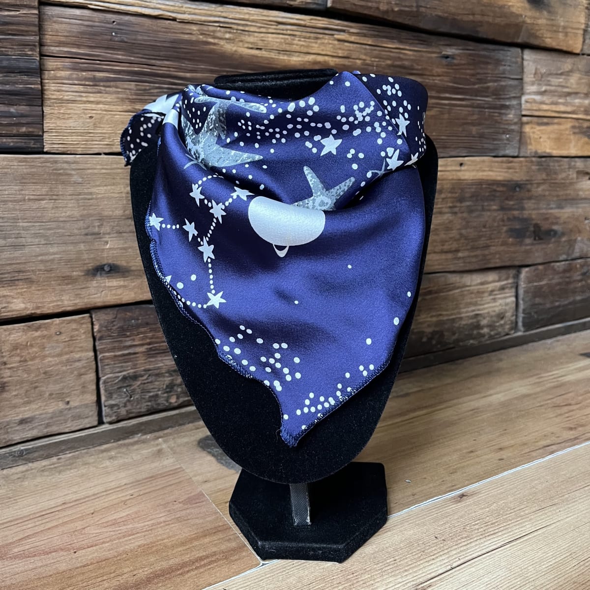 Pañuelo seda 50*50 cms azul espacial2