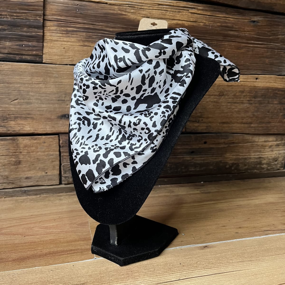 Pañuelo seda 50*50 cms blanco print negro1