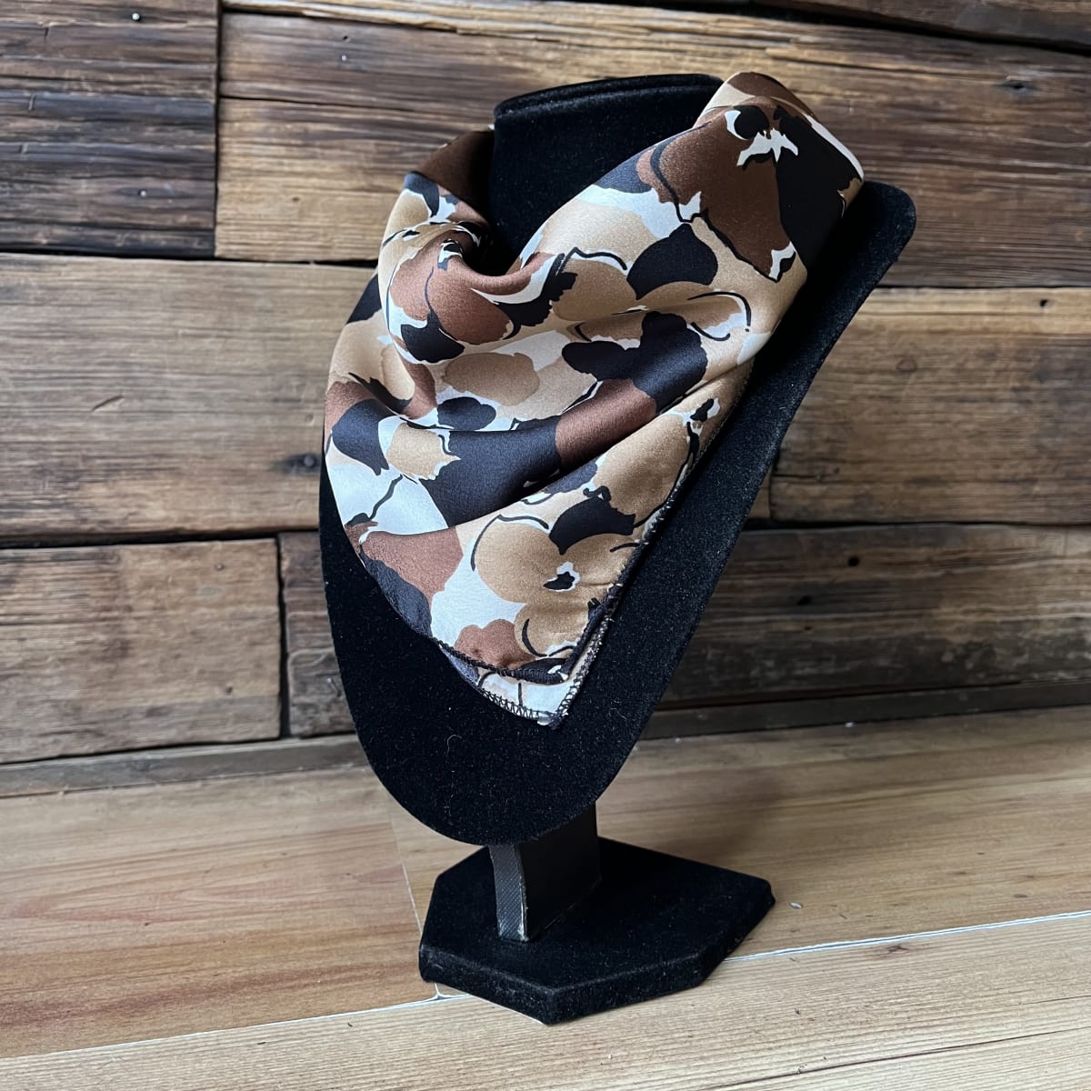 Pañuelo seda 50*50 cms camel leopardo1