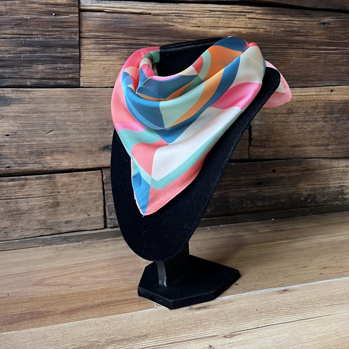 Pañuelo seda 50*50 cms geo tonos turquesa y fucsia1