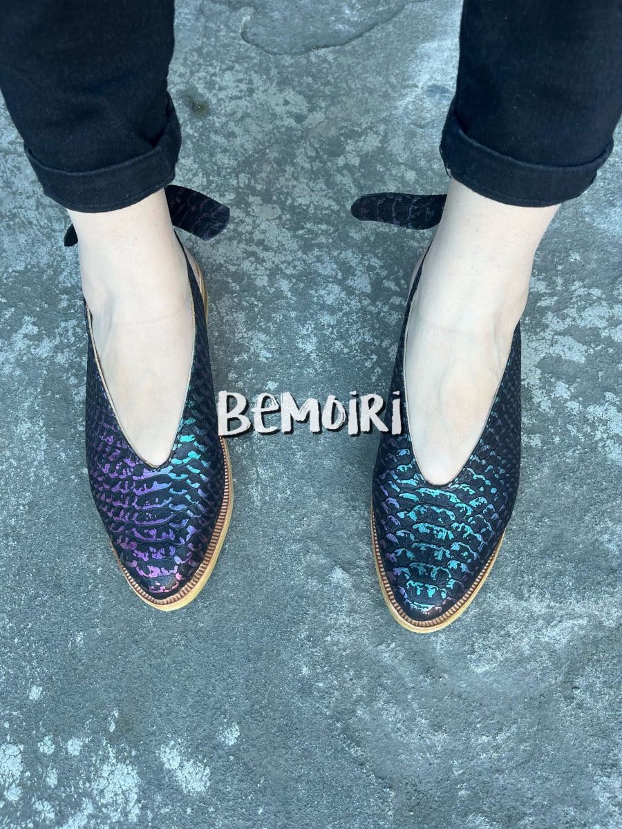 Babucha cuero tornasol con escamas4