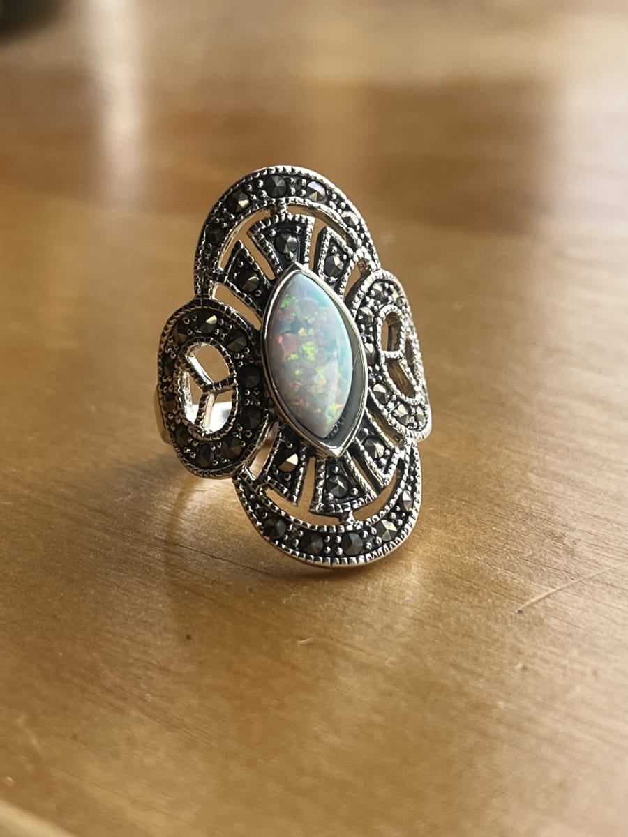 Anillo plata 925 #16 opalo blanco ovalado con marquesitas mandala1