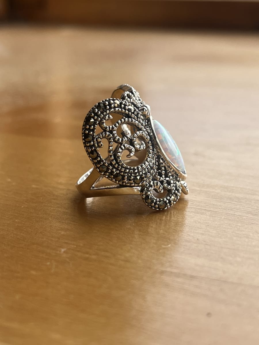Anillo plata 925 #14 opalo blanco ovalado con marquesitas mariposa2