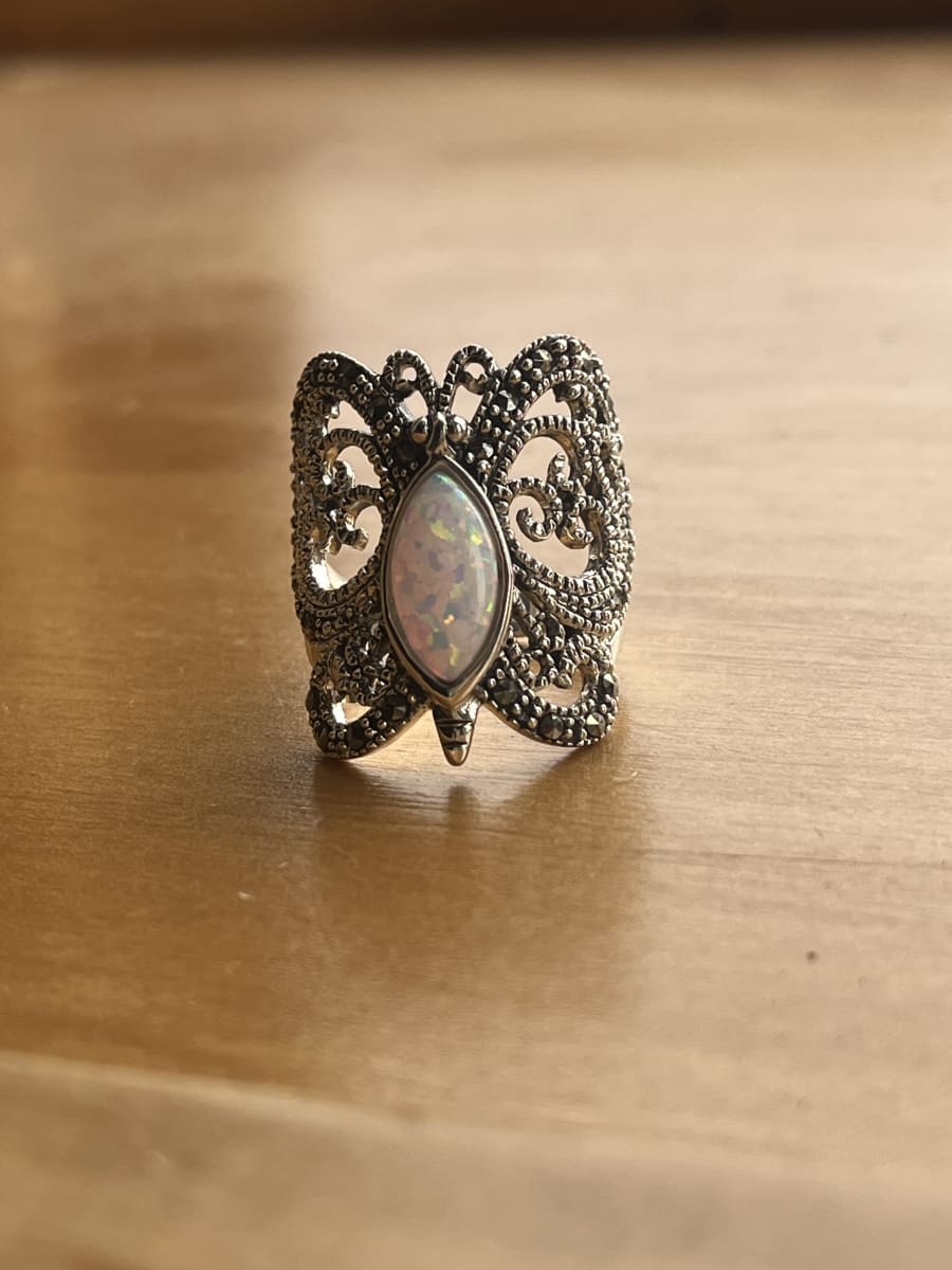 Anillo plata 925 #14 opalo blanco ovalado con marquesitas mariposa1