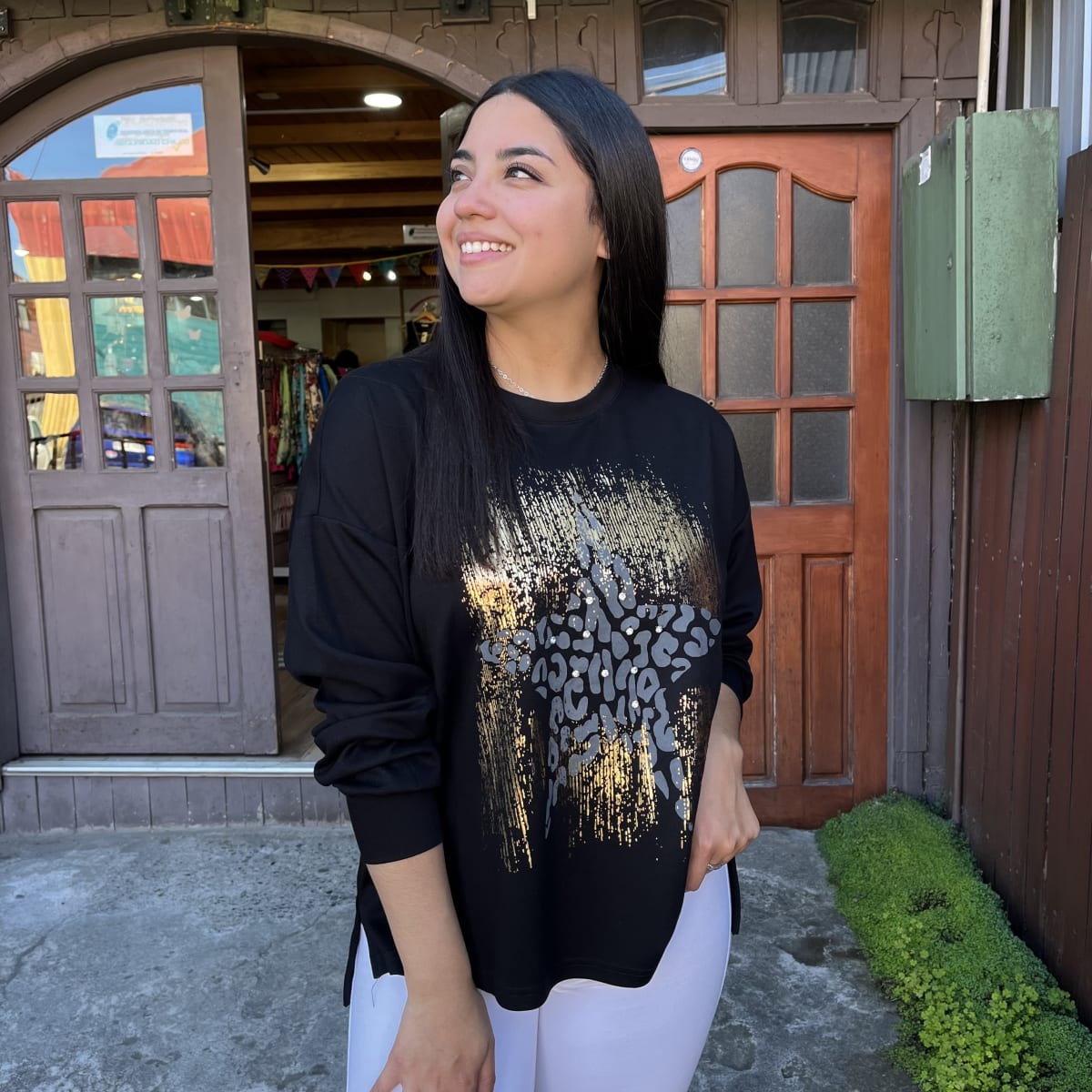 Poleron estrella negro print foil dorado3