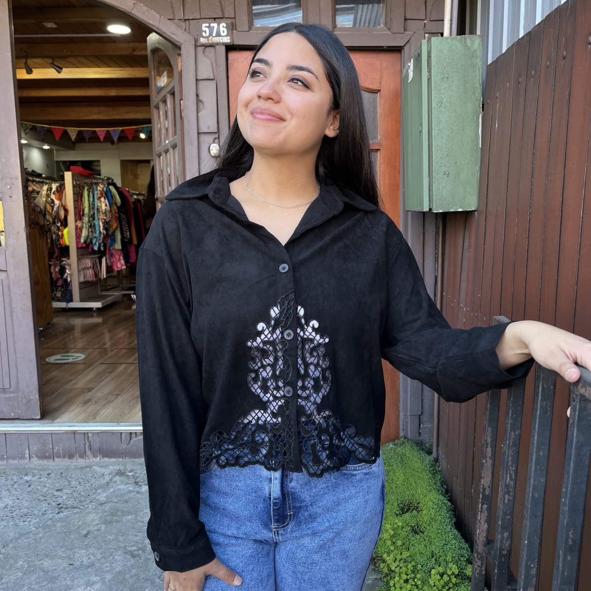 Chaqueta gamuza negro calada1