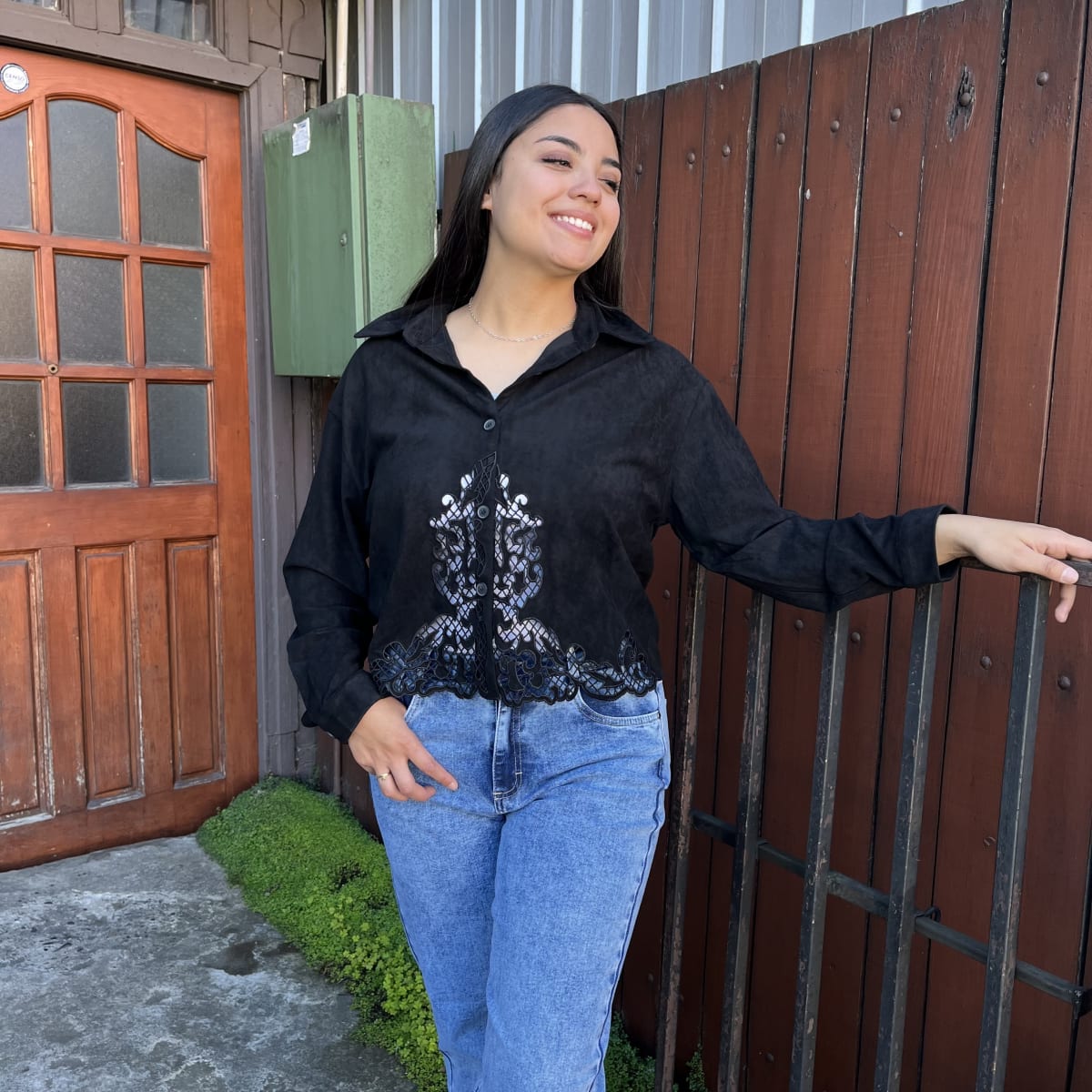 Chaqueta gamuza negro calada3