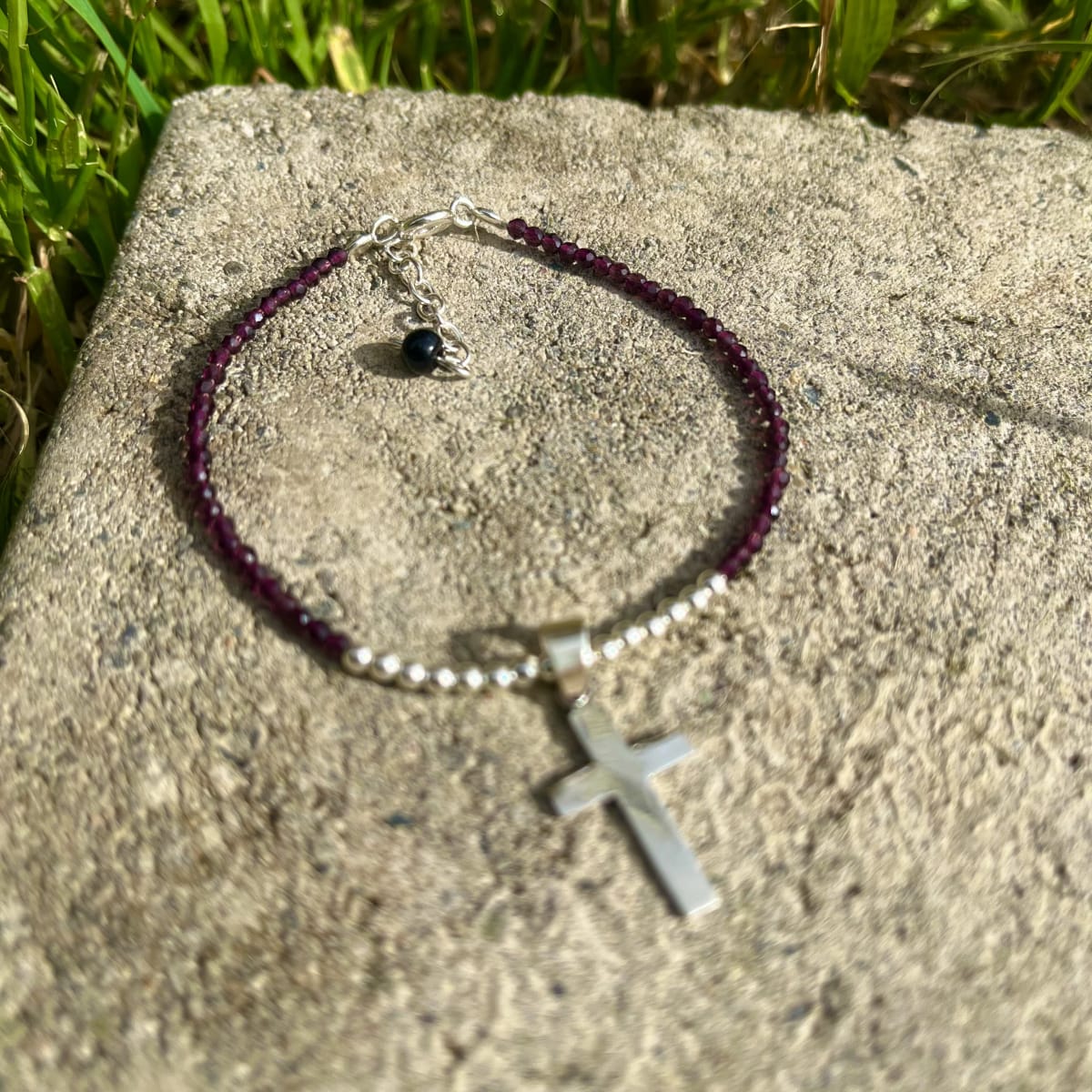 Pulsera plata 925 dije cruz cristales morado1