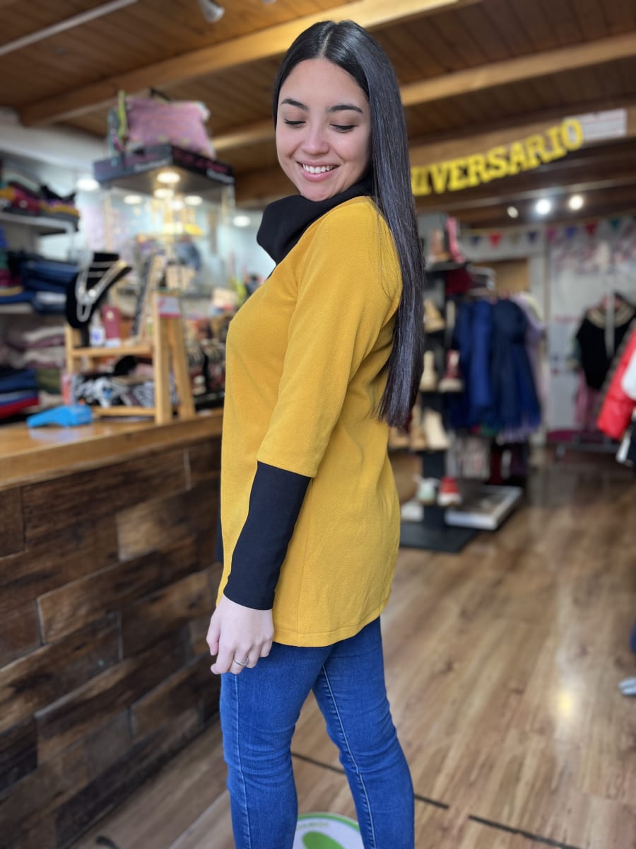 Poleron bicolor mostaza negro cuello alto2