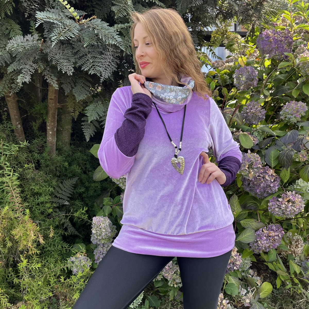 Poleron Alejandra velvet lila brillo holografico2