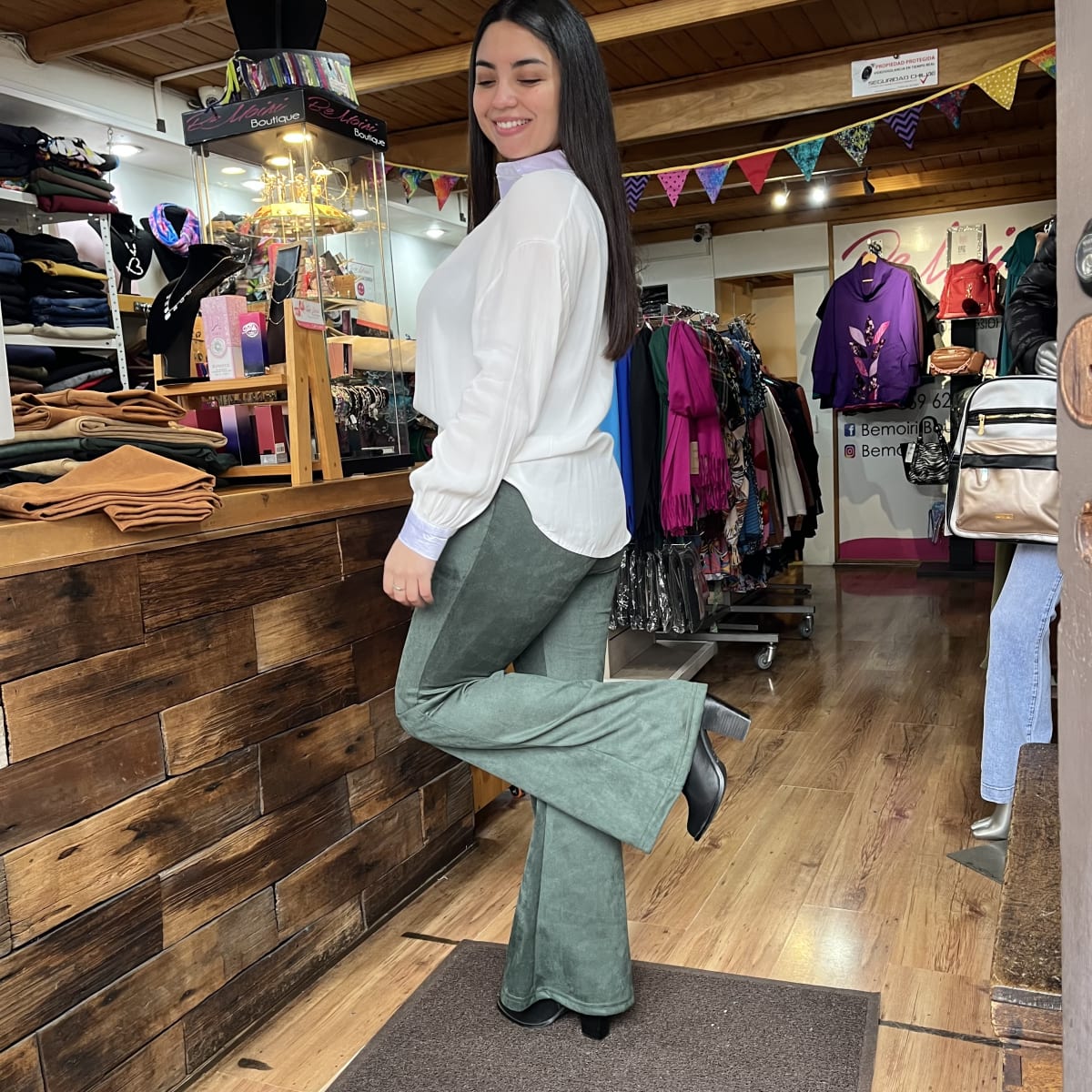 Pantalon flare gamuza verde2