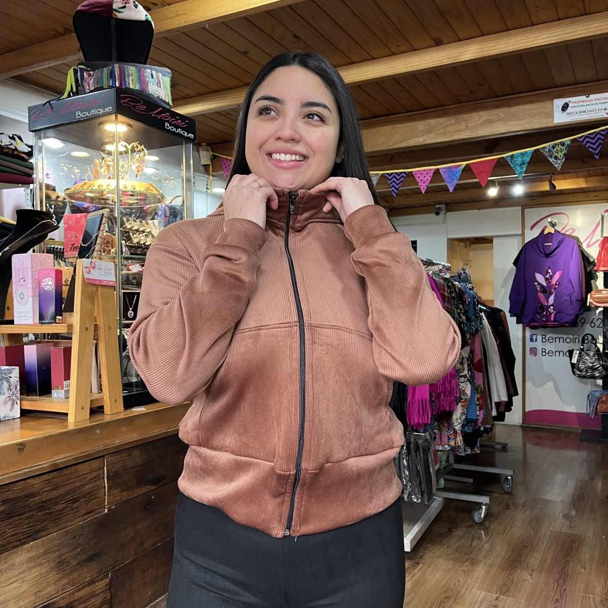 Chaqueta cotelé crop cafe con cierre1