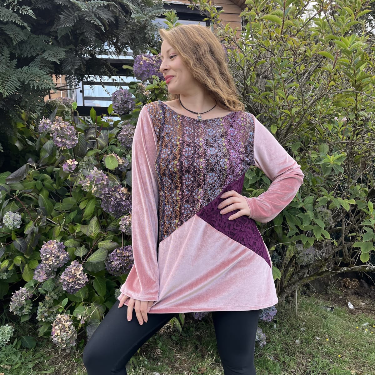 Poleron Sandra velvet palo rosa encajes1