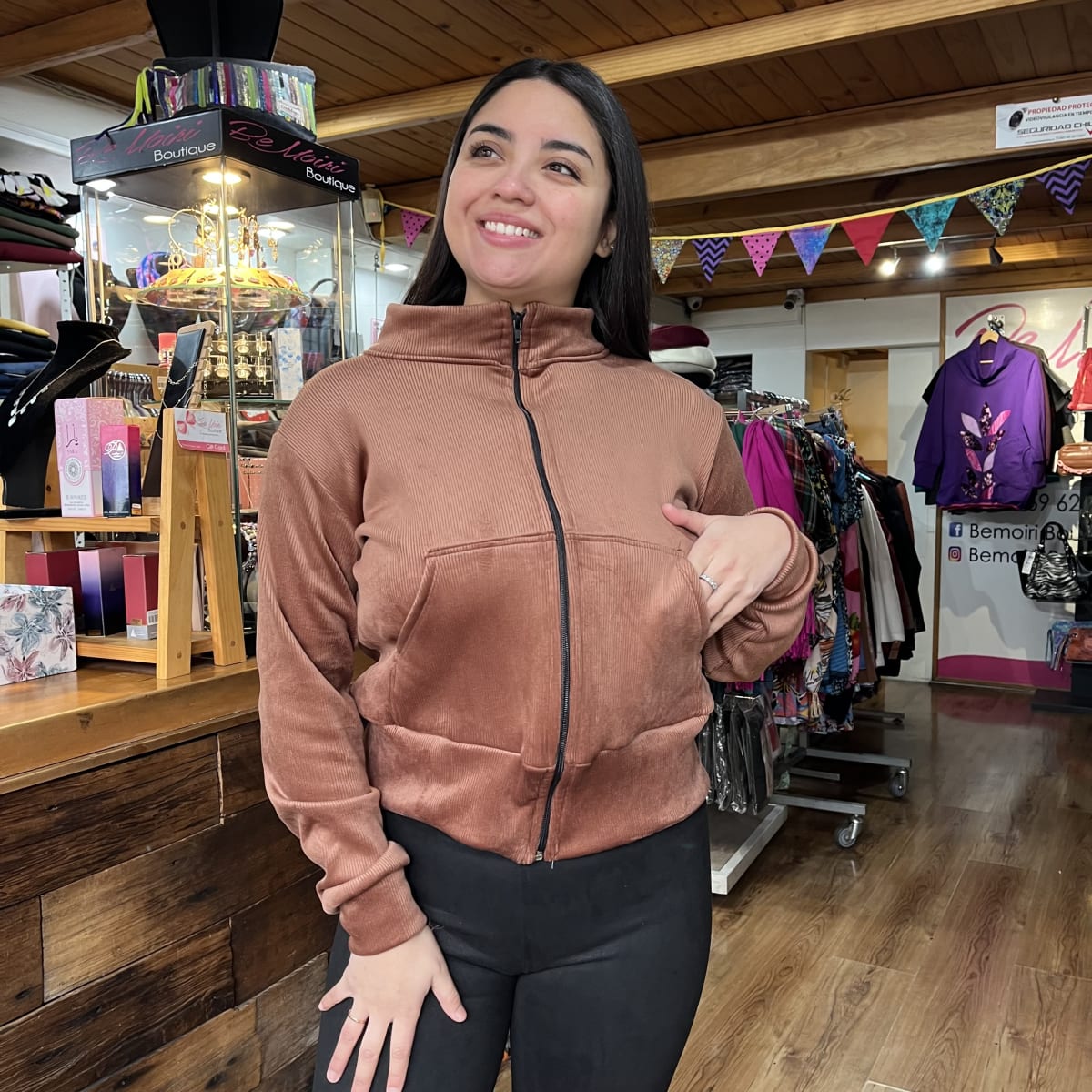 Chaqueta cotelé crop cafe con cierre2