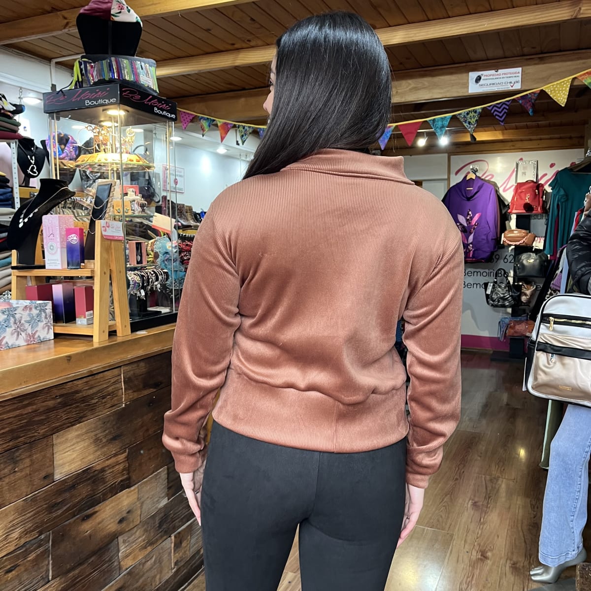 Chaqueta cotelé crop cafe con cierre3