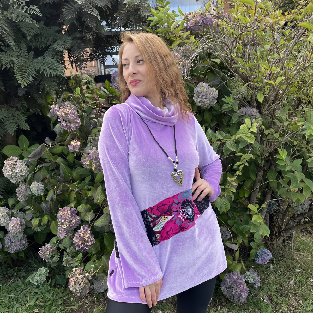 Poleron Paola velvet lila encaje negro2