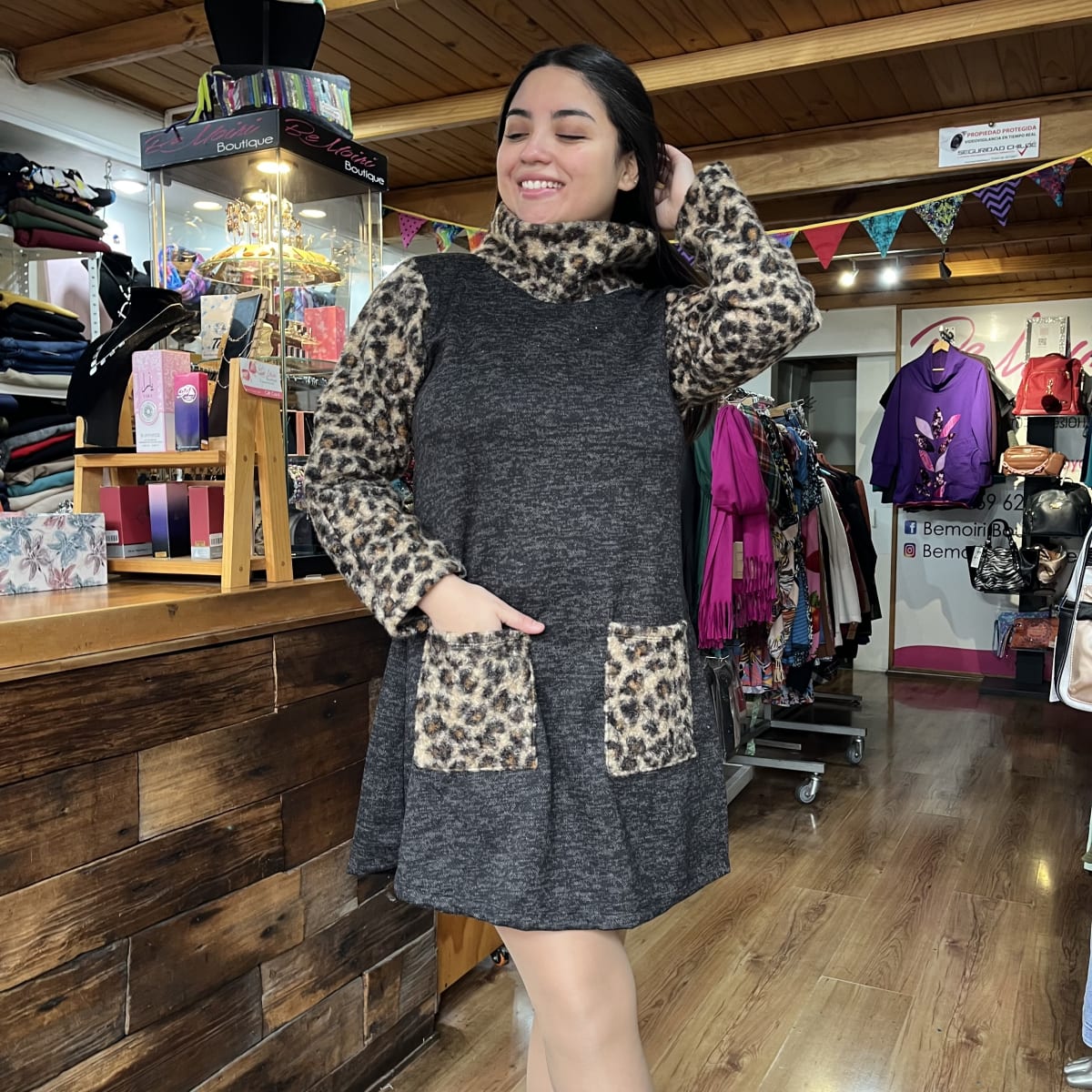 Vestido lanilla leopardo cafe con bolsillos cuello alto3