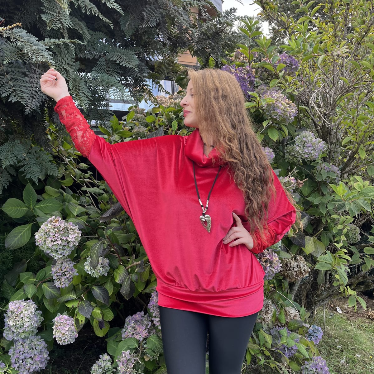 Poleron Maritza murcielago cuello velvet rojo encaje1