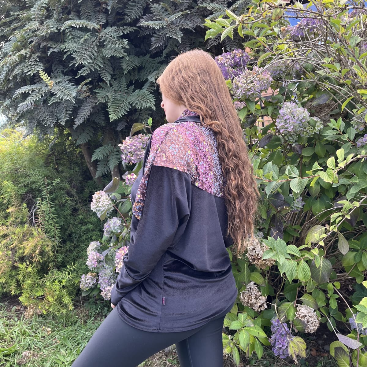 Poleron Maritza murcielago cuello velvet negro encaje brillo2