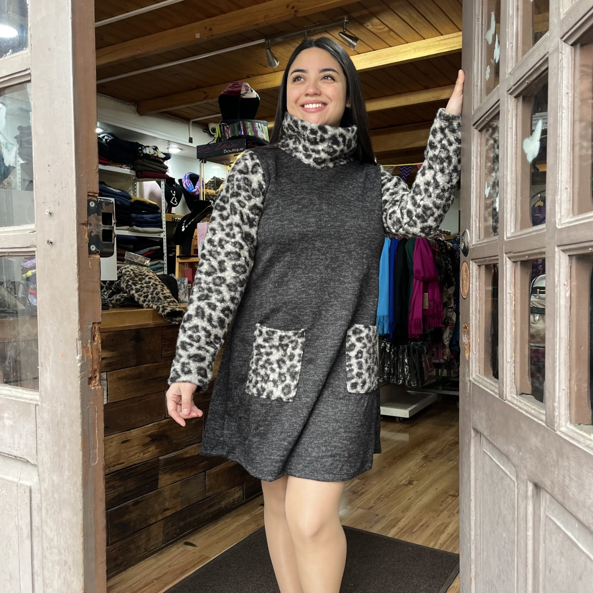 Vestido lanilla leopardo gris con bolsillos cuello alto2