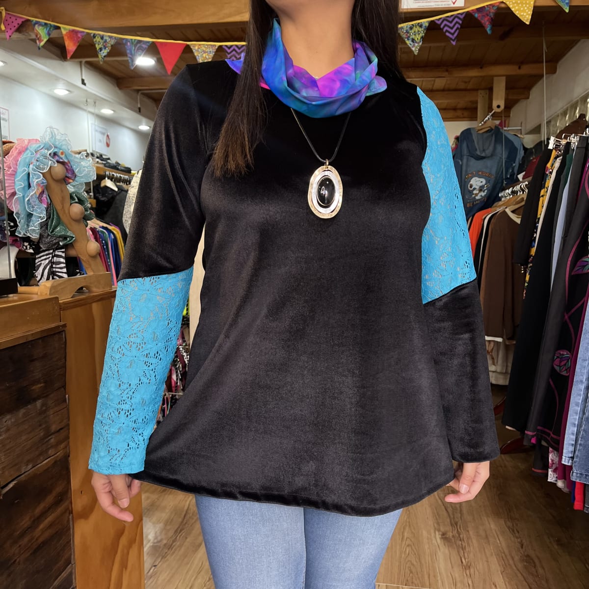 Poleron Paola velvet negro encaje calipso3