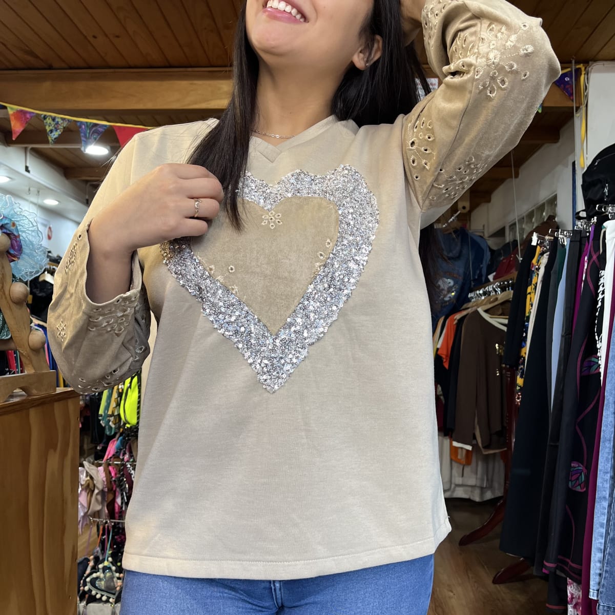 Poleron algodon corazon brillo beige3