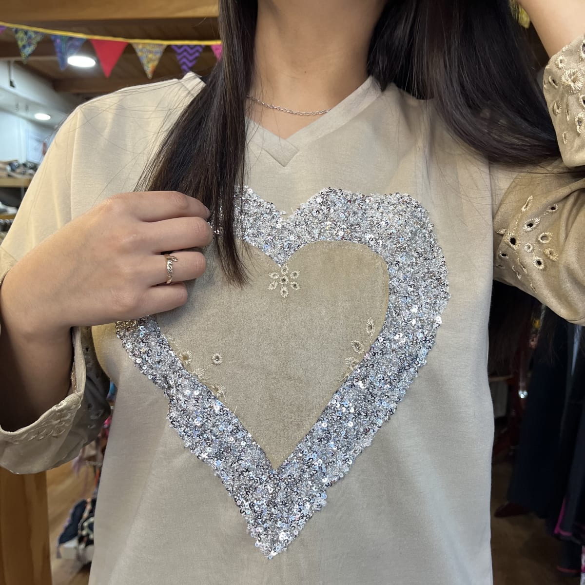 Poleron algodon corazon brillo beige2