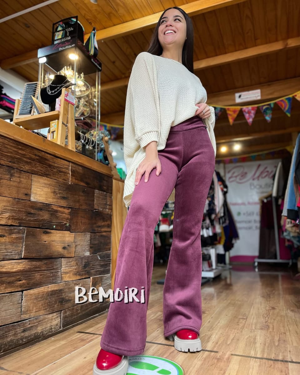 Pantalon Jennifer flare burdeo cotelé forrado alto invierno1