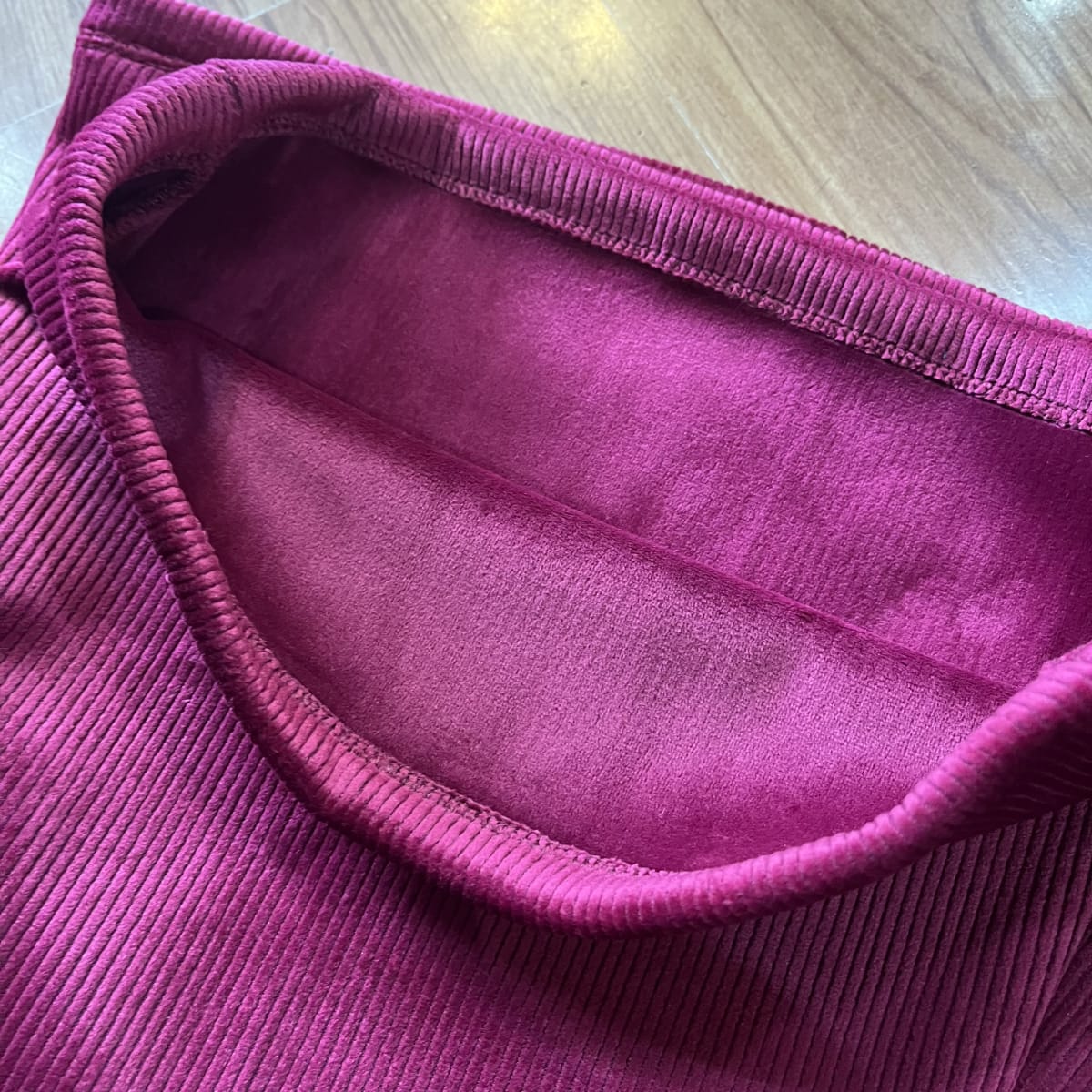 Pantalon Jennifer flare magenta cotelé forrado alto invierno2