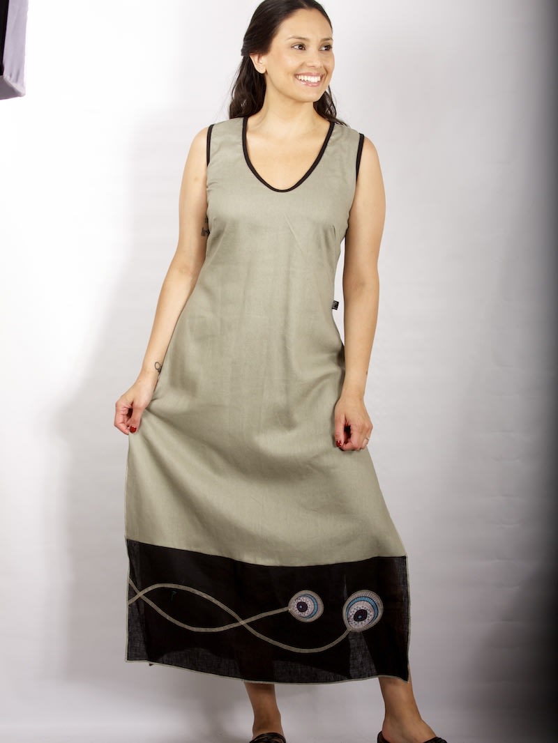 Maxi vestido Celina kaki negro franja abertura lateral sin mangas1