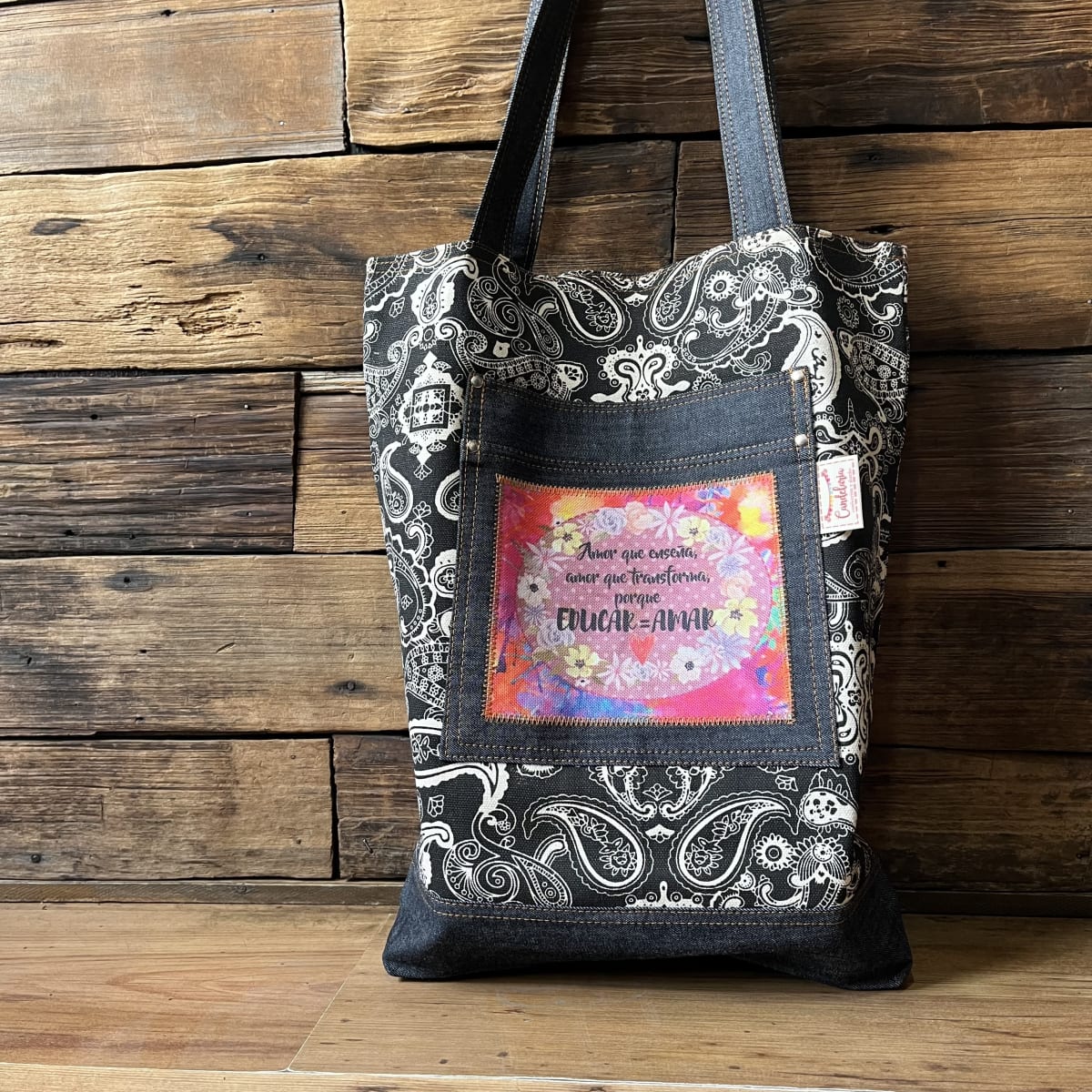 Tote Bag Educar es amar paisley negro y blanco2