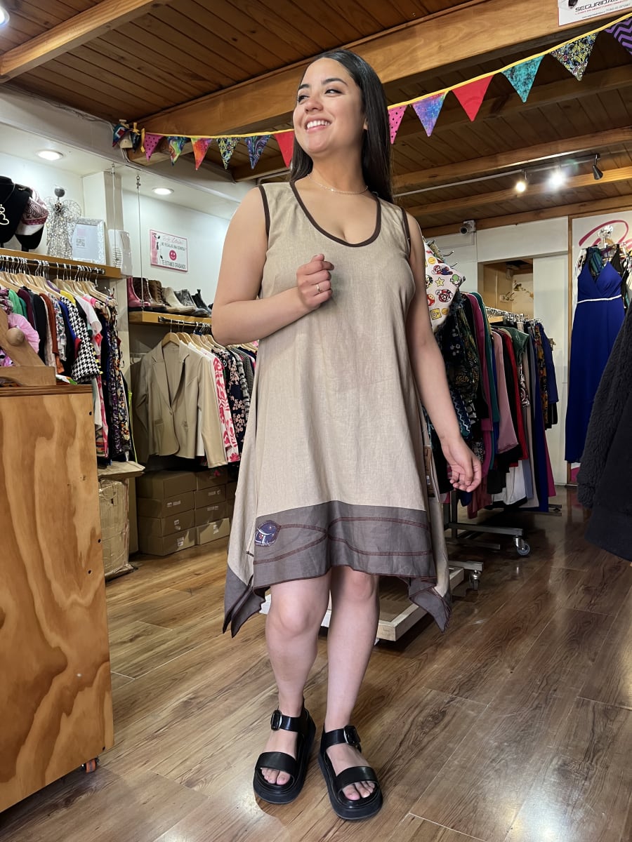 Vestido corto asimetrico lino crudo cafe2