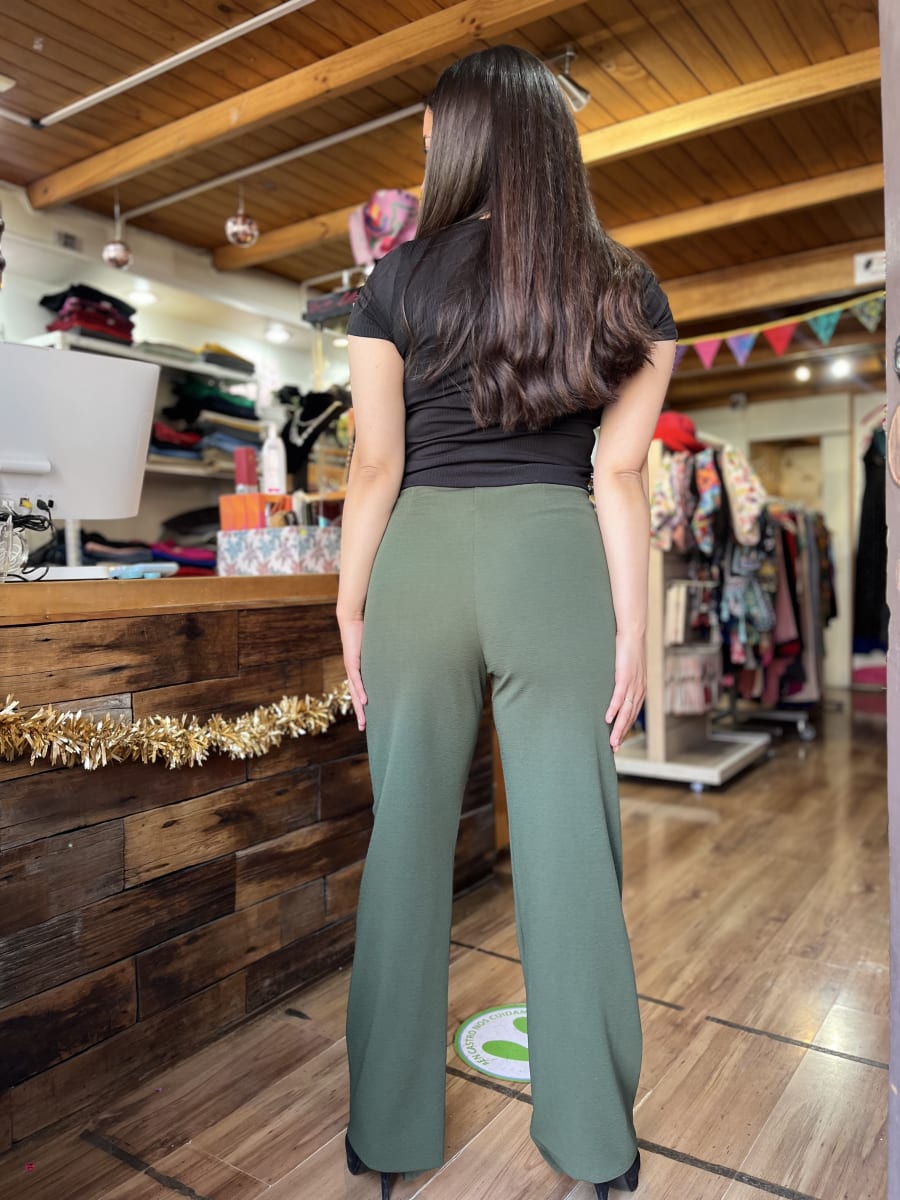 Pantalon Victoria con pinzas verde musgo tela sofia pretina alta3