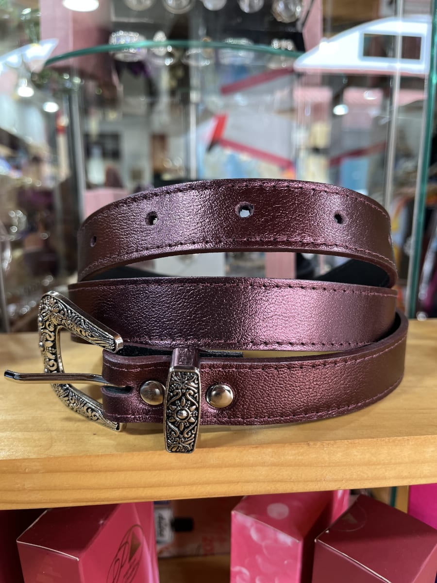 Cinturon cuero morado metalizado 2,5 cms ancho1