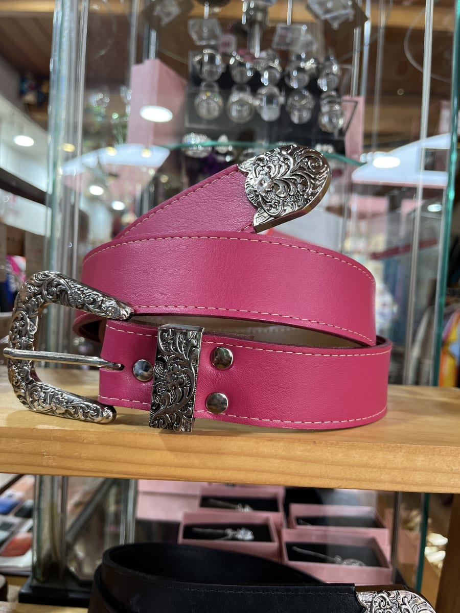 Cinturon cuero fucsia liso 3,5 cms ancho con puntera2