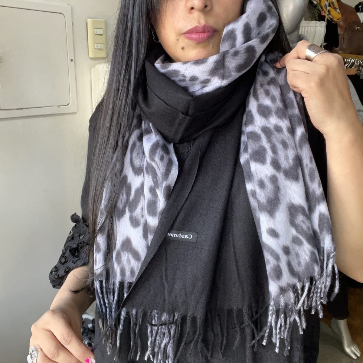 Bufanda cashmere animal print mix leopardo negro gris3