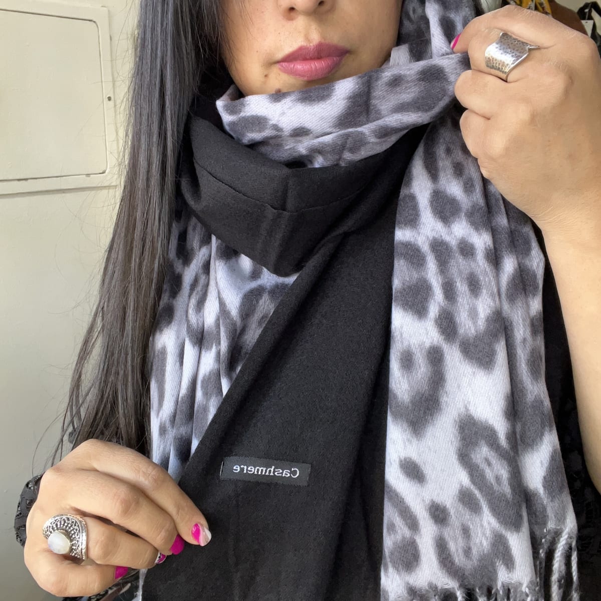 Bufanda cashmere animal print mix leopardo negro gris1