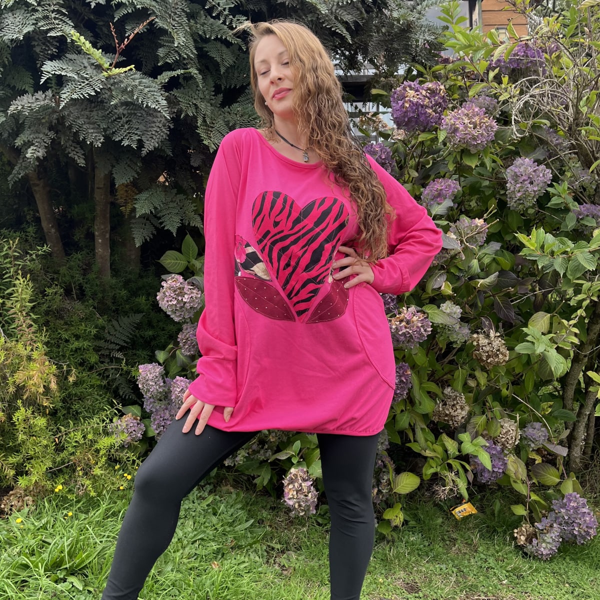 Poleron Ultravioleta Elisa fucsia corazon cebra1