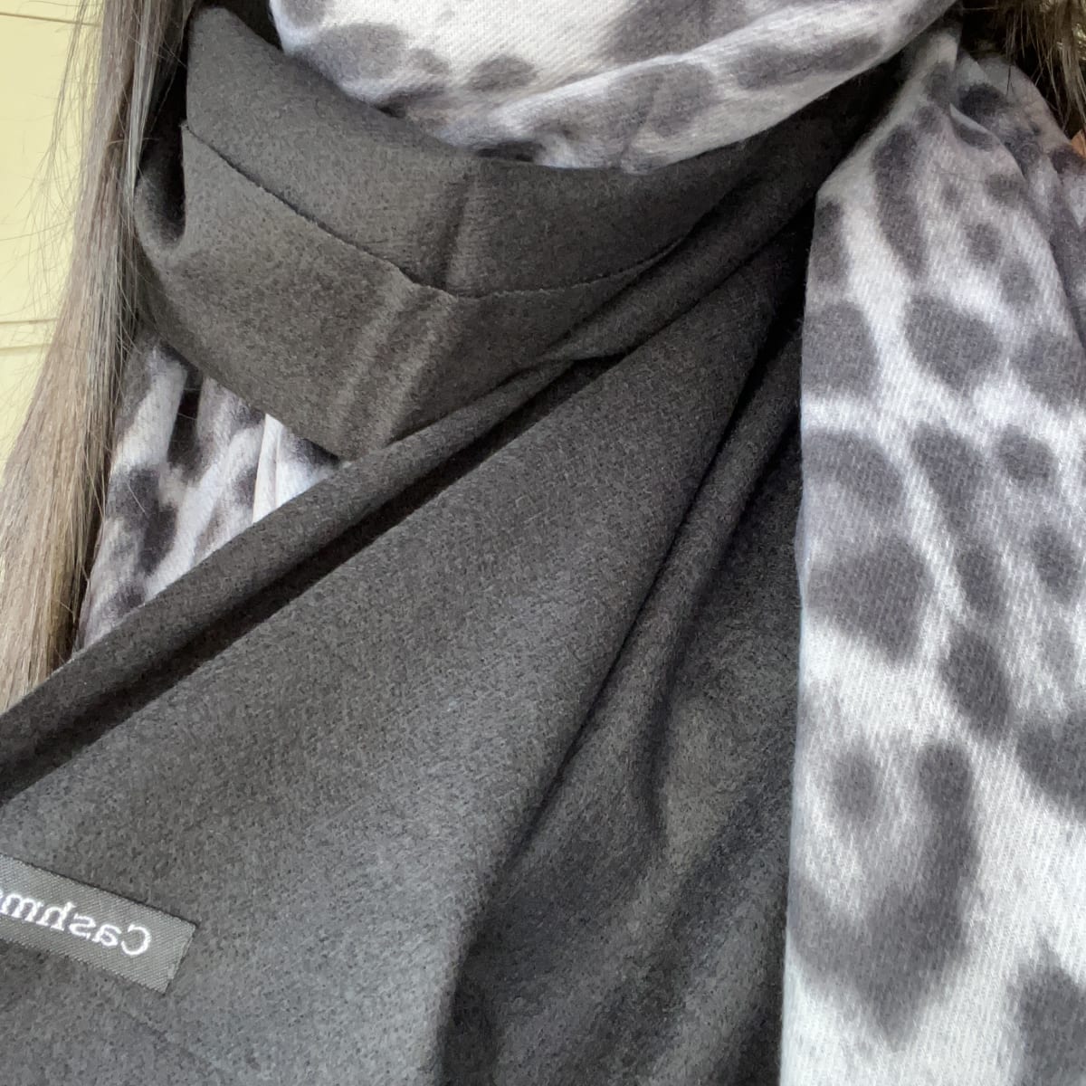 Bufanda cashmere animal print mix leopardo negro gris2