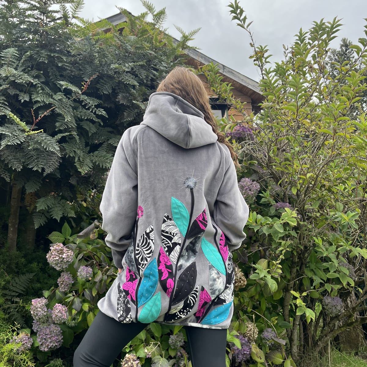 Chaqueta Ultravioleta Mila gris cotele forrado hojas diente de leon1