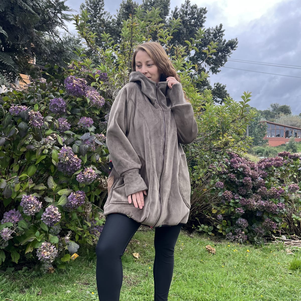 Chaqueta Ultravioleta Mila verde musgo hojas diente de leon2