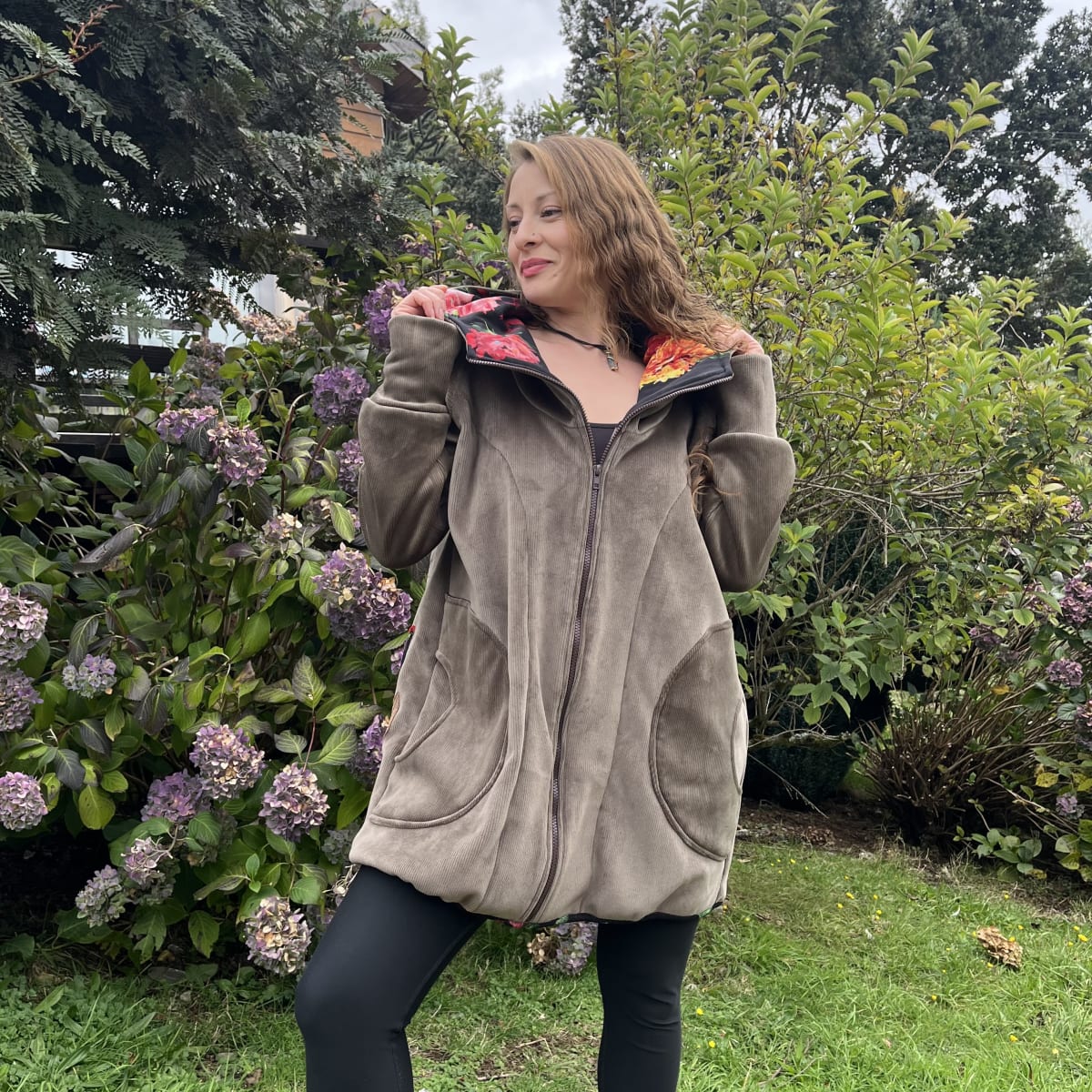 Chaqueta Ultravioleta Mila verde musgo hojas diente de leon4