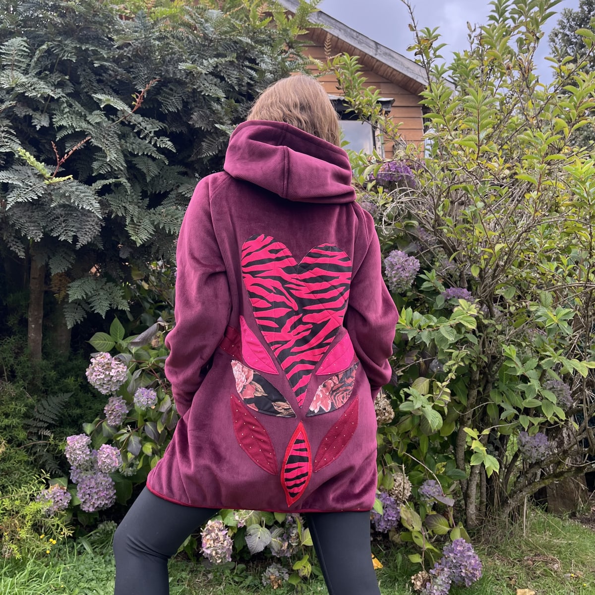 Chaqueta Ultravioleta Mila burdeo cotele forrado corazon cebra1