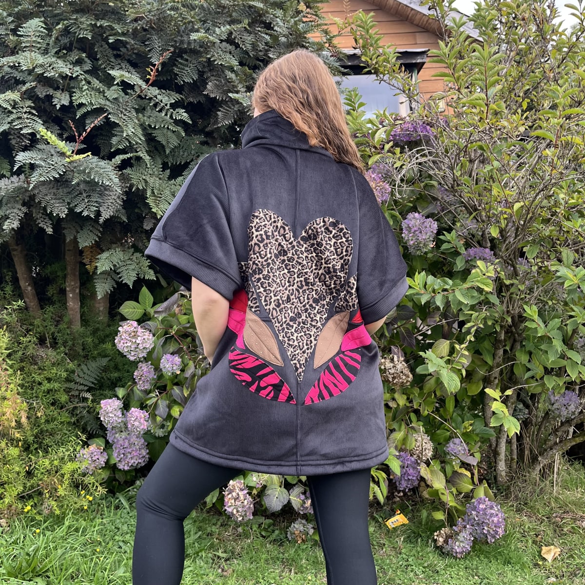 Chaqueton Ultravioleta Paty negro cotele forrado corazon leopardo1